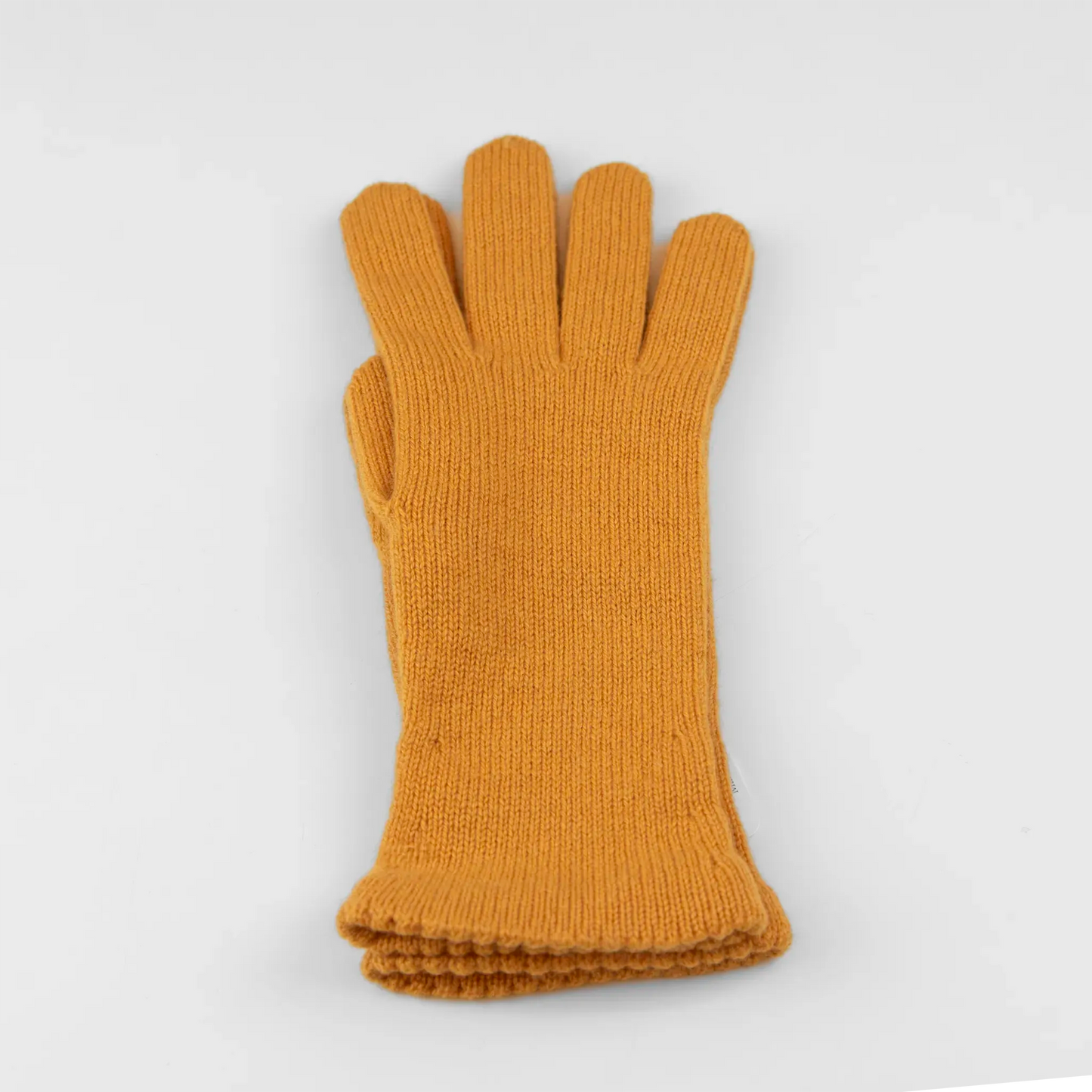 Guanto da donna senape in 100% Cashmere, morbido e confortevole, Made in Italy, con pregiata manifattura artigianale.