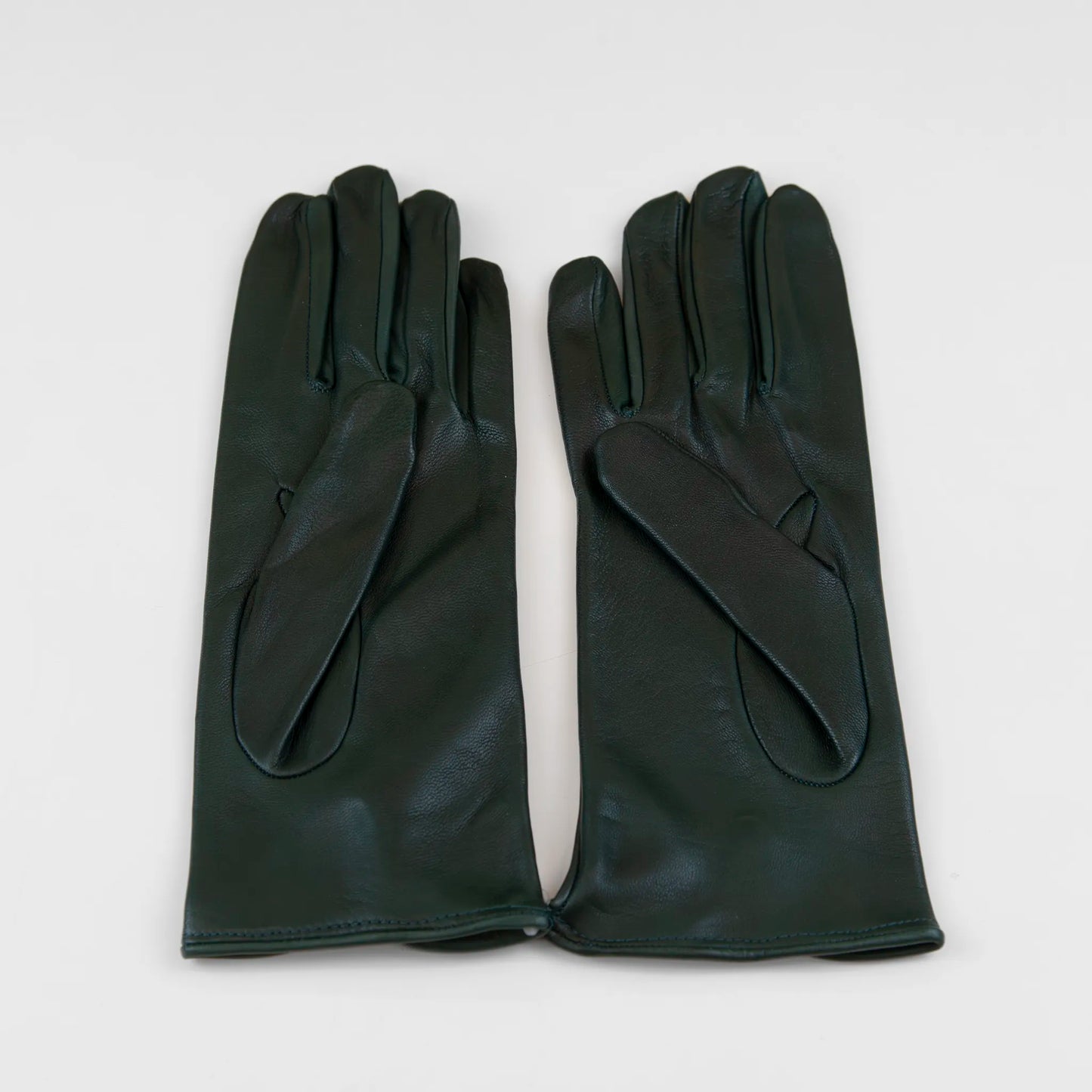 Guanto da donna verde in 100% Nappa sfoderato, senza imbottitura, particolarmente confortevole e con perfetta calzata, Made in Italy.
