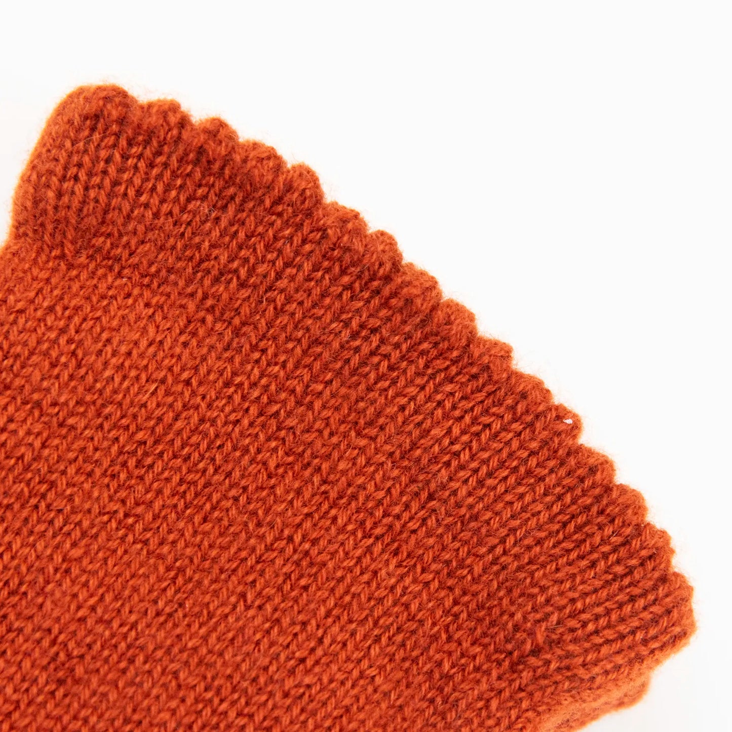 Guanto da donna coccio in 100% Cashmere, morbido e confortevole, Made in Italy, con pregiata manifattura artigianale.