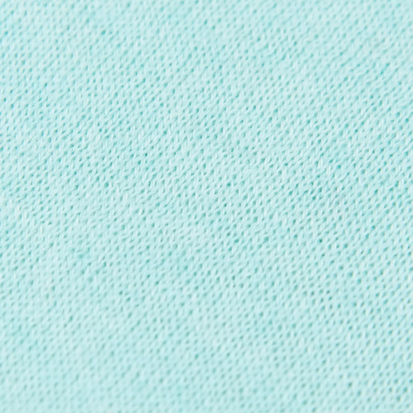 Dettagli e texture tessuto della mantellina in cashmere e cotone verde acqua, Made in Italy, praticità e comfort con tre diverse vestibilità per ogni esigenza.