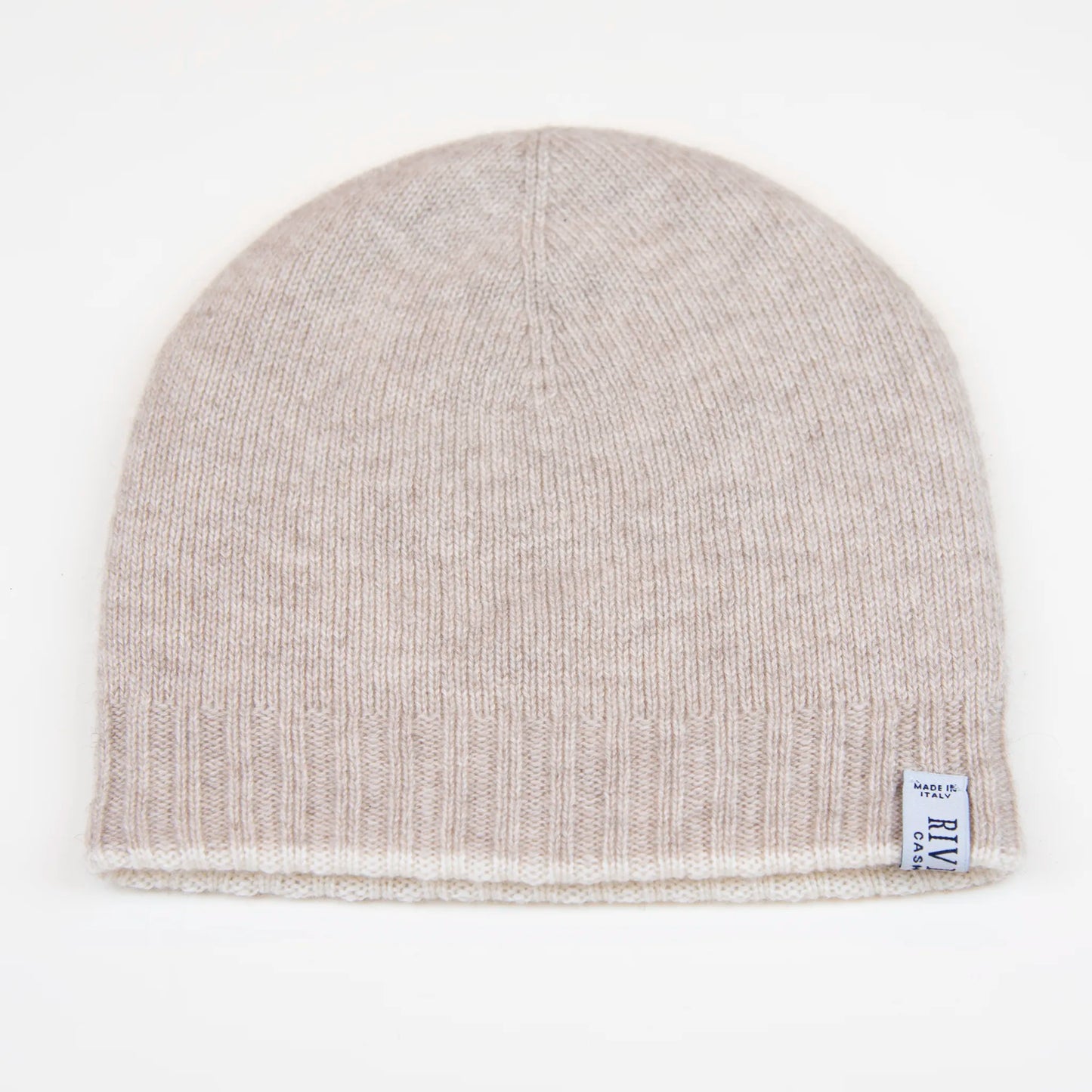 Cuffia doubleface beige e panna in 100% Cashmere, Made in Italy. Pratica e versatile, può essere indossata con o senza risvolto. Trama rasata e pregiata manifattura per una vestibilità confortevole e di qualità.