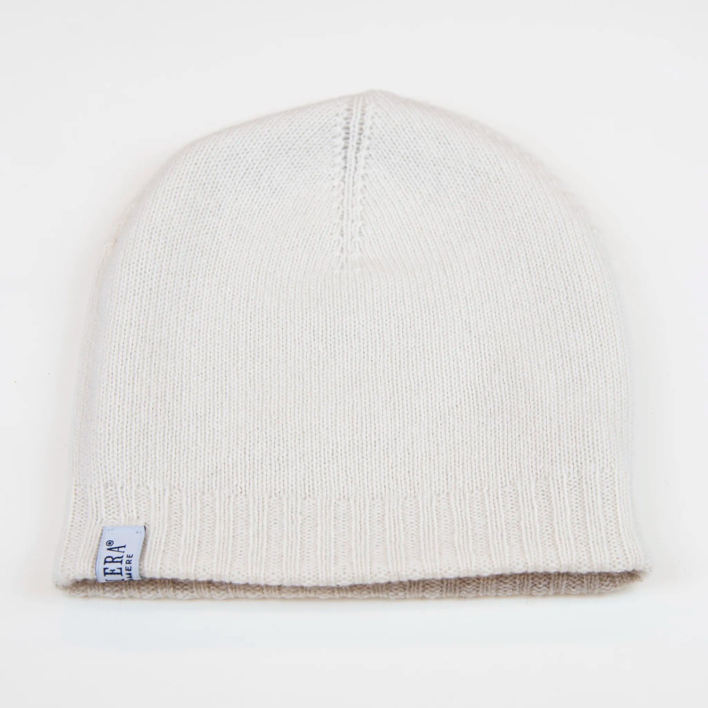 Cuffia doubleface beige e panna in 100% Cashmere, Made in Italy. Pratica e versatile, può essere indossata con o senza risvolto. Trama rasata e pregiata manifattura per una vestibilità confortevole e di qualità.