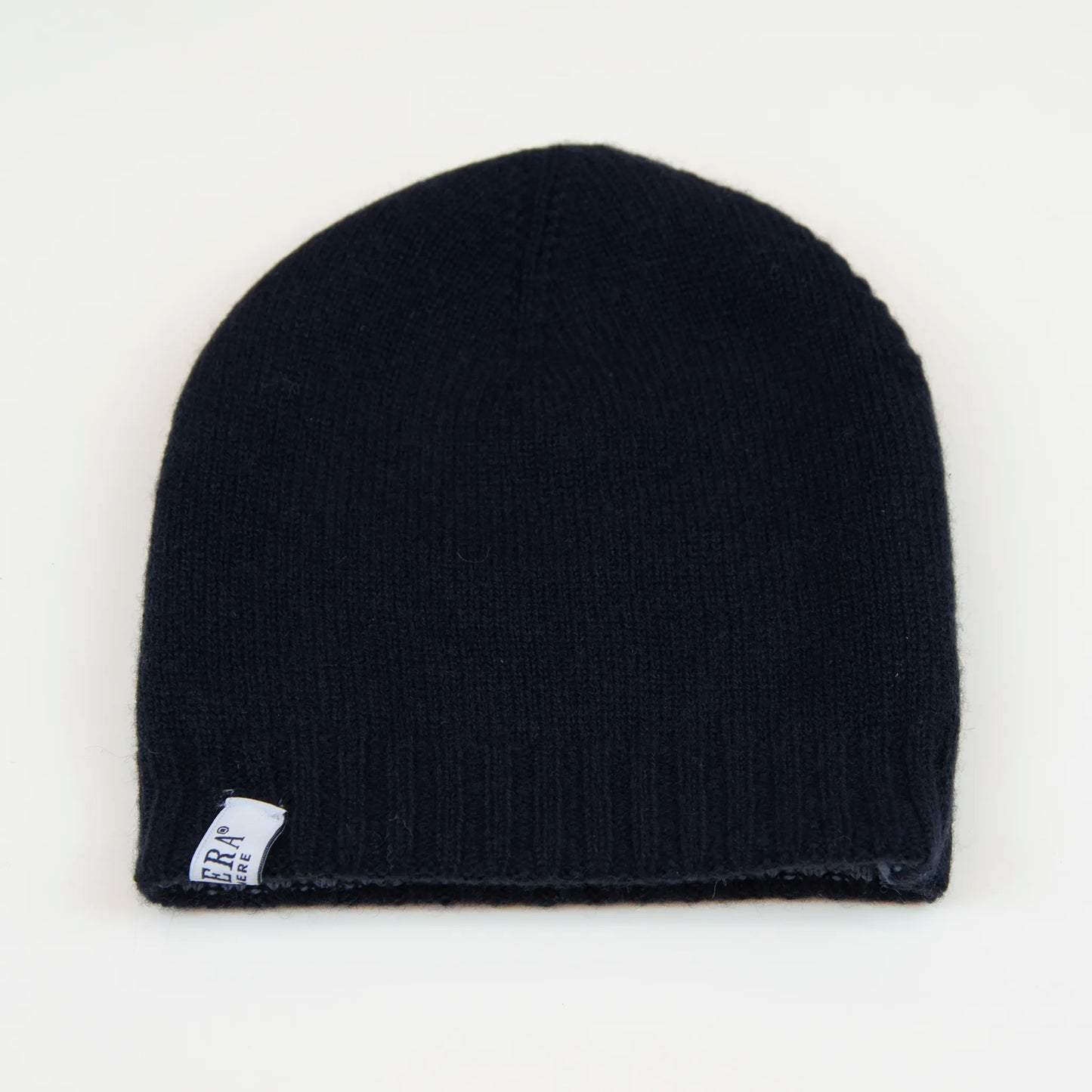 Cuffia doubleface celeste e blu in 100% Cashmere, Made in Italy. Pratica e versatile, può essere indossata con o senza risvolto. Trama rasata e pregiata manifattura per una vestibilità confortevole e di qualità.