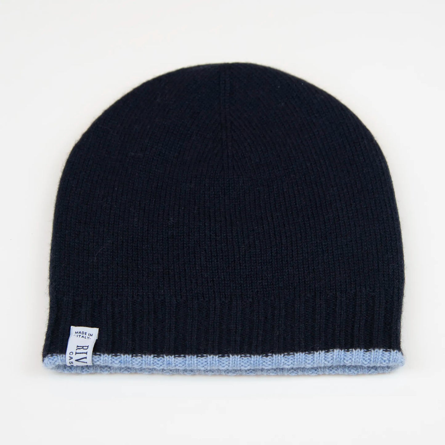 Cuffia doubleface celeste e blu in 100% Cashmere, Made in Italy. Pratica e versatile, può essere indossata con o senza risvolto. Trama rasata e pregiata manifattura per una vestibilità confortevole e di qualità.
