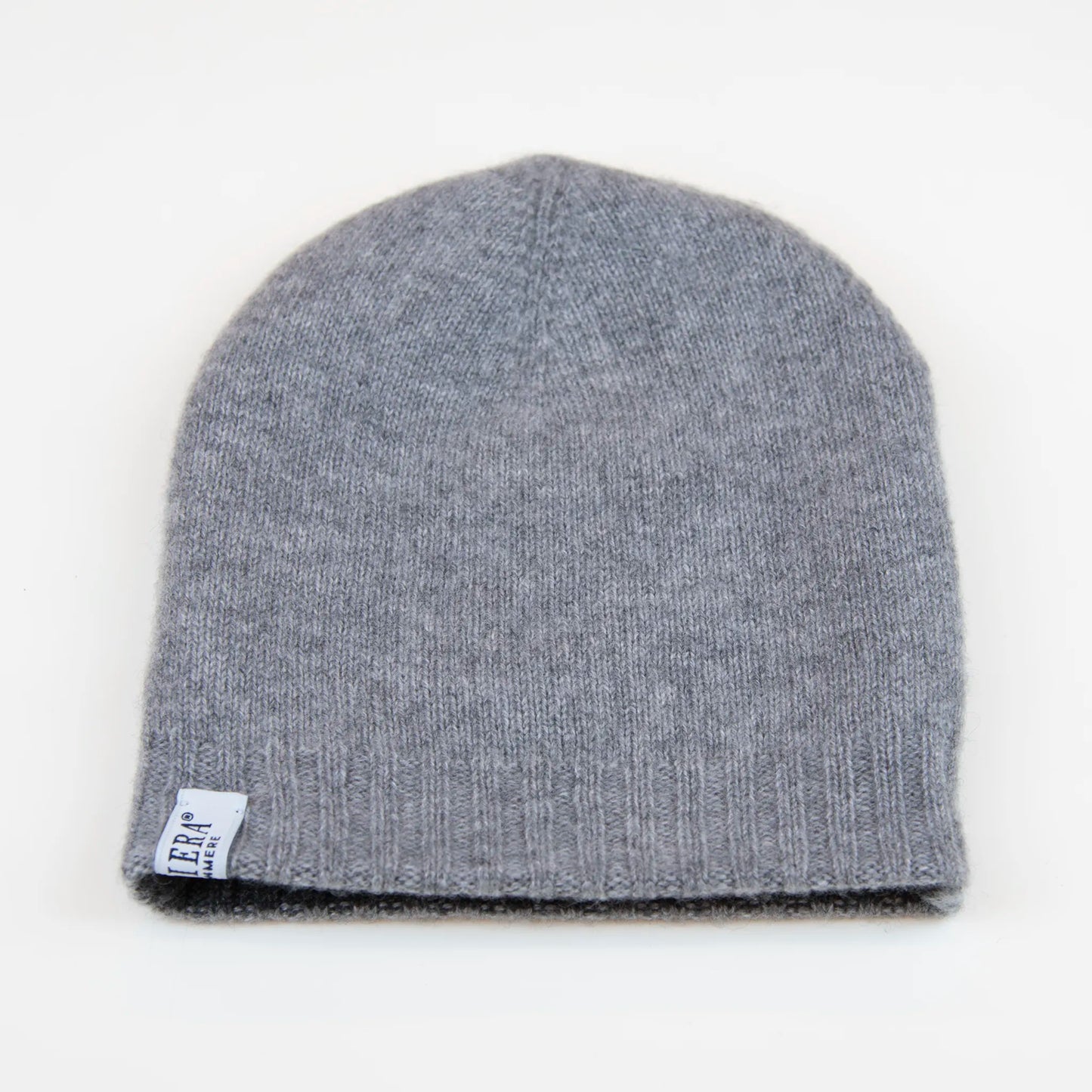 Cuffia doubleface grigio in 100% Cashmere, Made in Italy. Pratica e versatile, può essere indossata con o senza risvolto. Trama rasata e pregiata manifattura per una vestibilità confortevole e di qualità.
