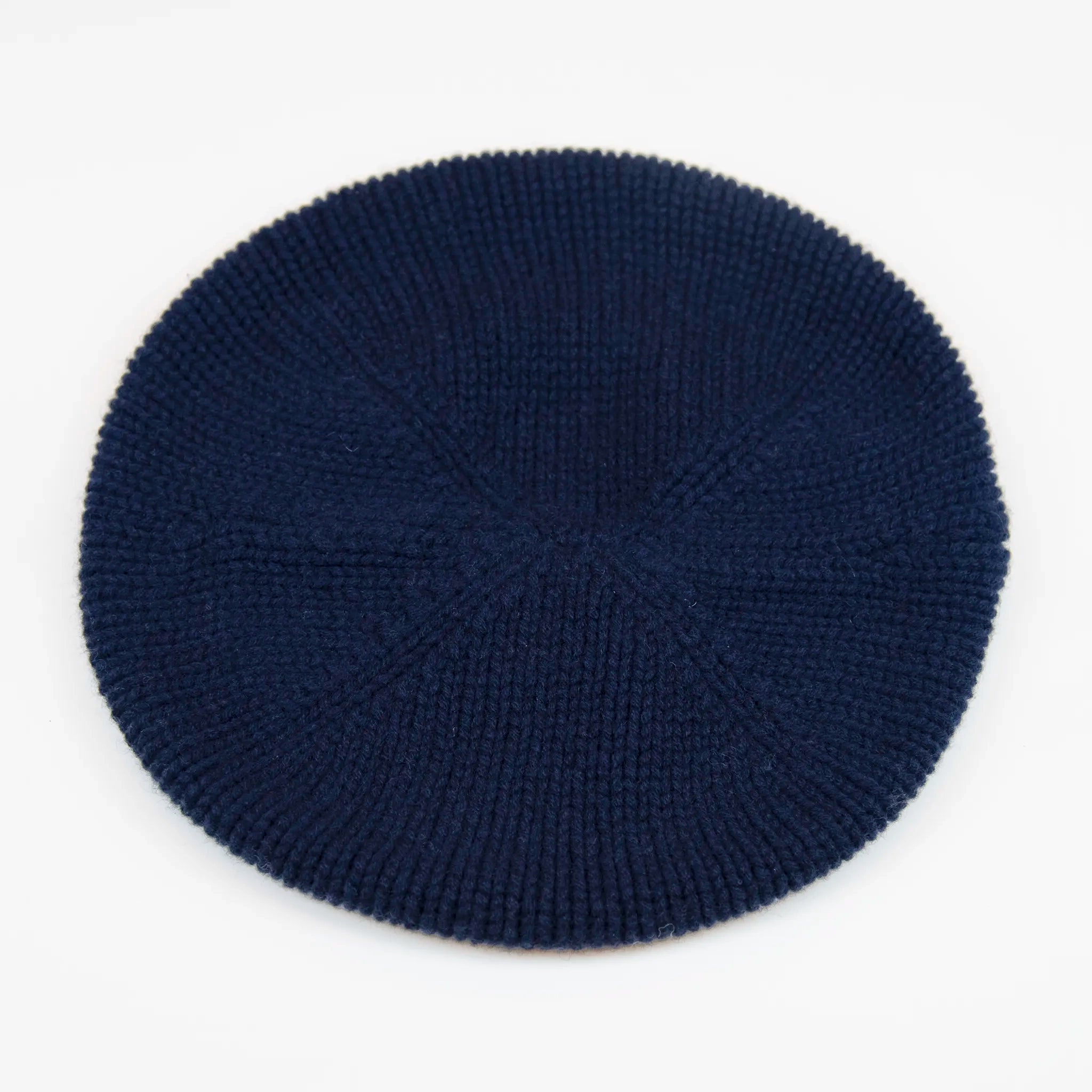 Basco pesante in 100% Cashmere blu notturno, Made in Italy, versatile con tre vestibilità: basco francese, cuffia e berretto. Manifattura pregiata a trama grossa, che offre elasticità e morbidezza.