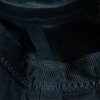 Interno del cappello antipioggia bucket nero con cuciture termosaldate. Made in Italy