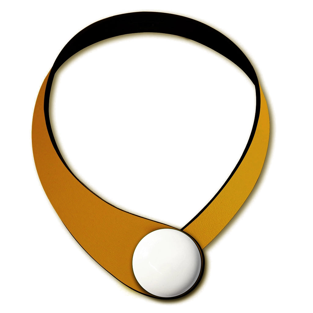 Collana in vera pelle conciata in Italia con bottoni in ceramica intercambiabili.