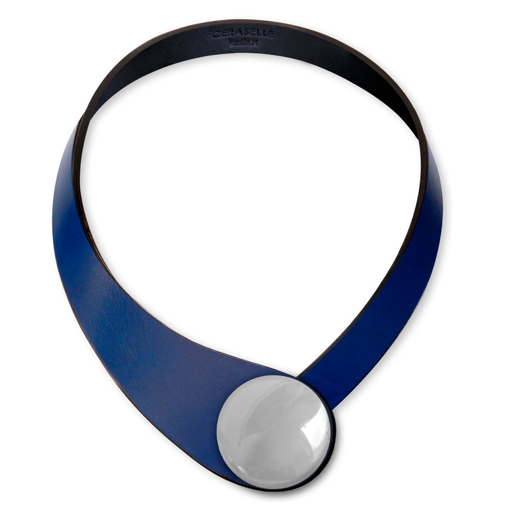 Collana in vera pelle conciata in Italia con bottoni in ceramica intercambiabili.