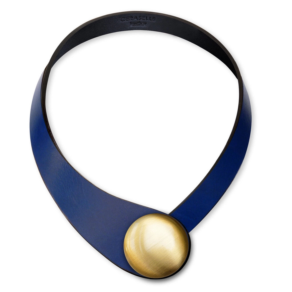 Collana in vera pelle conciata in Italia con bottoni in ceramica intercambiabili.