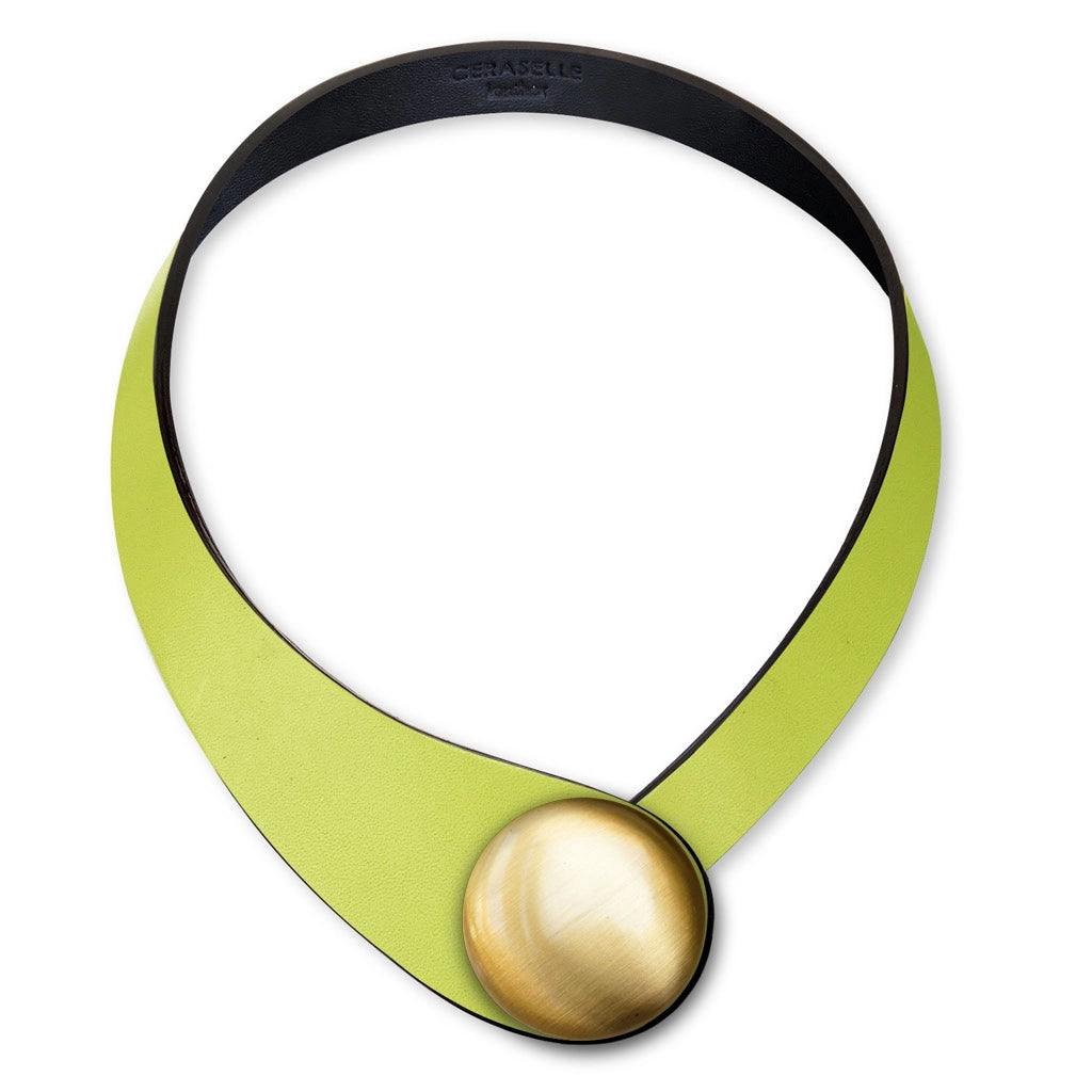 Collana in vera pelle conciata in Italia con bottoni in ceramica intercambiabili.