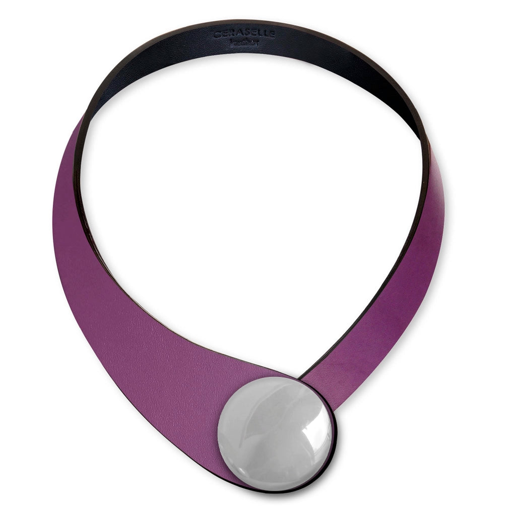 Collana in vera pelle conciata in Italia con bottoni in ceramica intercambiabili.