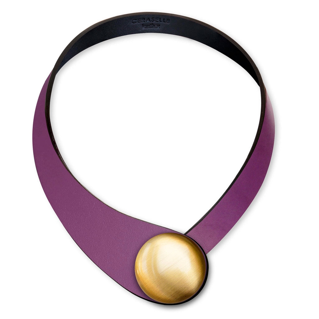 Collana in vera pelle conciata in Italia con bottoni in ceramica intercambiabili.