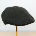 Coppola in 100% cashmere verde, realizzata con pregiata manifattura Made in Italy, confortevole e stilosa.