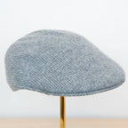 coppola in 100% Cashmere grigia, realizzata con pregiata manifattura Made in Italy, confortevole e dallo stile distintivo italiano.