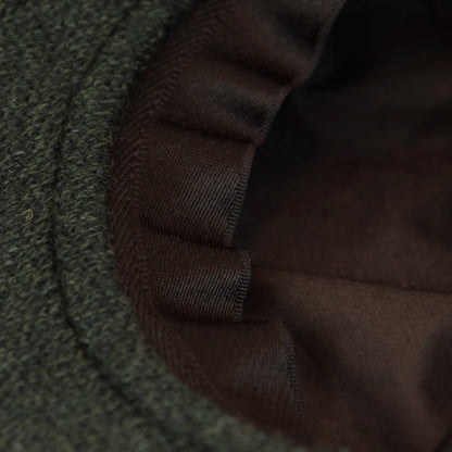 Interno Coppola in 100% Cashmere verde, realizzata con pregiata manifattura Made in Italy, confortevole e dallo stile distintivo italiano.