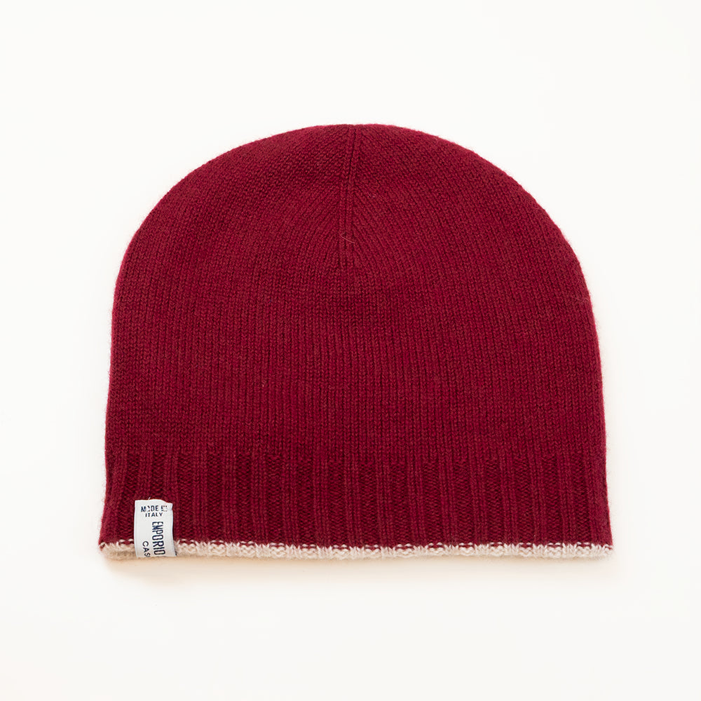 Cuffia doubleface Bordeaux e naturale in 100% Cashmere, Made in Italy. Pratica e versatile, può essere indossata con o senza risvolto. Trama rasata e pregiata manifattura per una vestibilità confortevole e di qualità.
