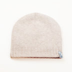 Cuffia doubleface Bordeaux e naturale in 100% Cashmere, Made in Italy. Pratica e versatile, può essere indossata con o senza risvolto. Trama rasata e pregiata manifattura per una vestibilità confortevole e di qualità.