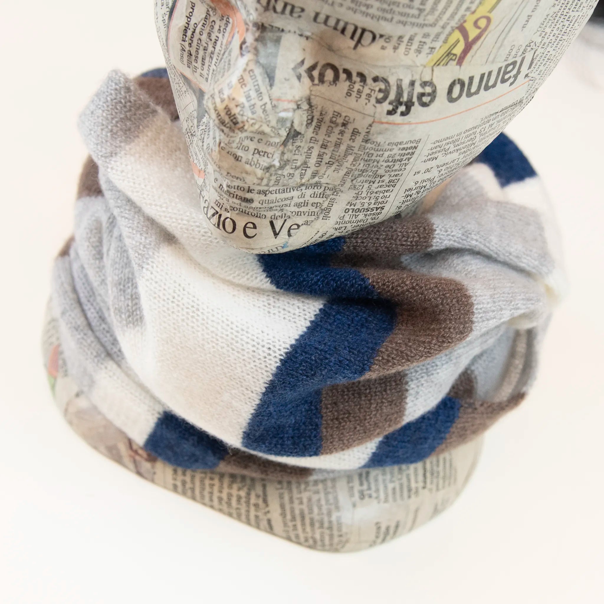Collo doppio anello rigato blu e marrone in quadricromia, 100% cashmere, morbido e caldo, Made in Italy.