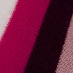 Dettaglio e texture tessuto del Collo doppio anello rigato rosa in quadricromia, 100% cashmere, morbido e caldo, Made in Italy