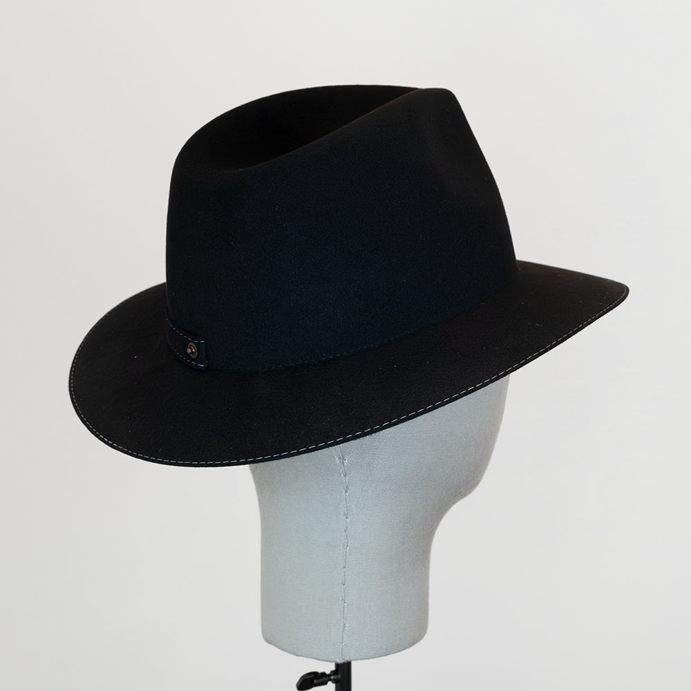 Fedora Lapin travel