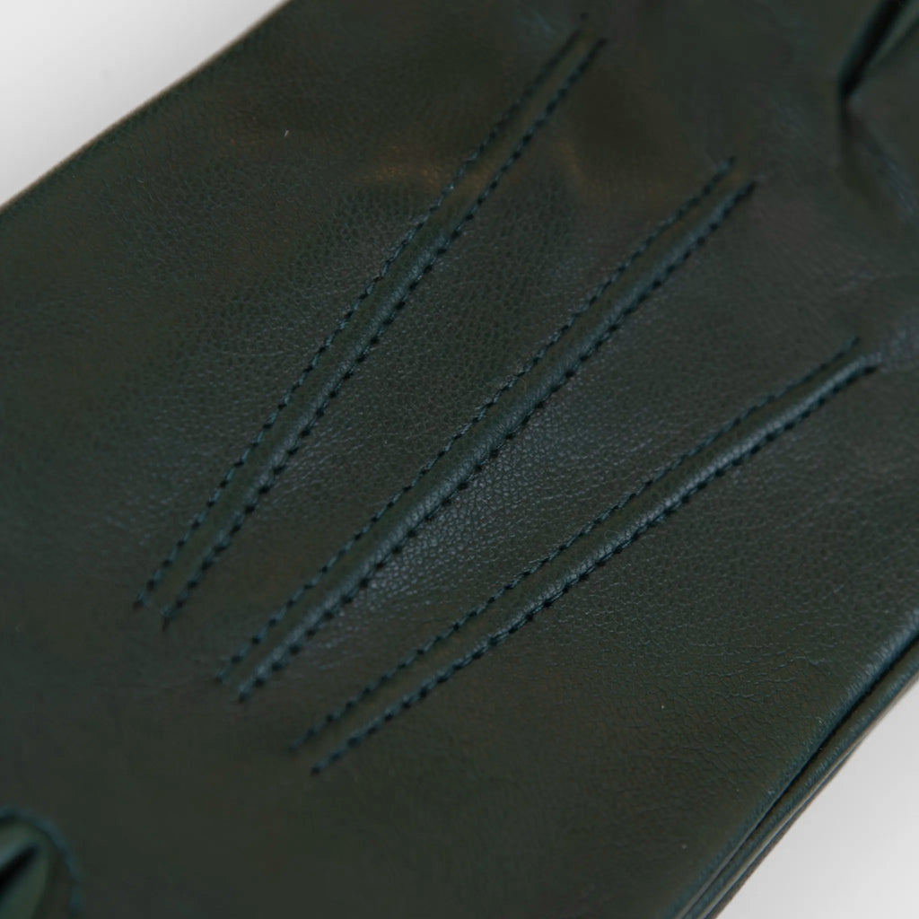 Guanto da donna verde in 100% Nappa sfoderato, senza imbottitura, particolarmente confortevole e con perfetta calzata, Made in Italy.