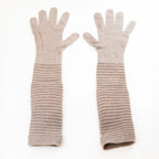 Guanto beige in 100% cashmere a coste inglesi, indossabile lungo o corto, pregiata manifattura Made in Italy.