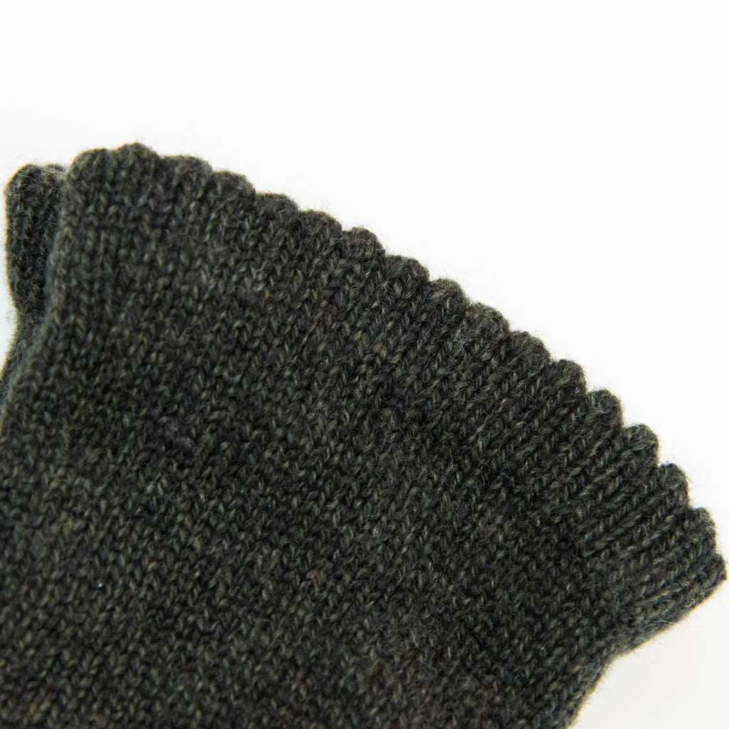 Guanto da donna verde in 100% Cashmere, morbido e confortevole, Made in Italy di pregiata manifattura artigianale.