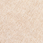 Dettagli e texture tessuto della mantellina in 100% cashmere beige, Made in Italy, praticità e comfort con tre diverse vestibilità per ogni esigenza.