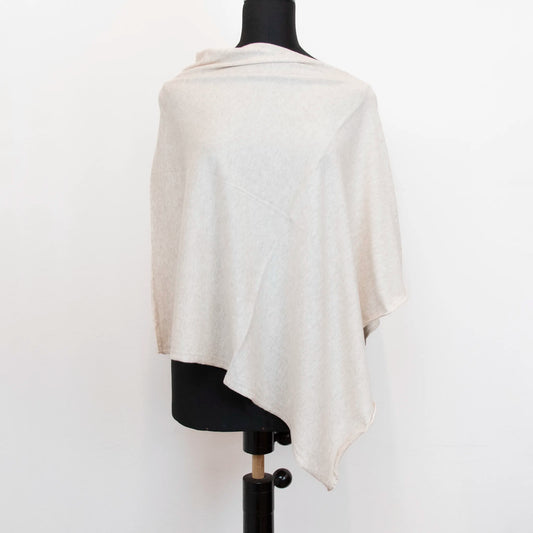 Mantellina in cashmere e cotone beige, Made in Italy, praticità e comfort con tre diverse vestibilità per ogni esigenza.