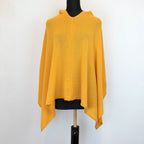 Mantellina in 100% cashmere gialla, Made in Italy, praticità e comfort con tre diverse vestibilità per ogni esigenza.