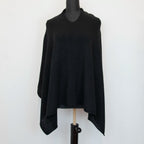 Mantellina in 100% cashmere grigia, Made in Italy, praticità e comfort con tre diverse vestibilità per ogni esigenza.