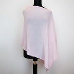 Mantellina in 100% cashmere rosa, Made in Italy, praticità e comfort con tre diverse vestibilità per ogni esigenza.