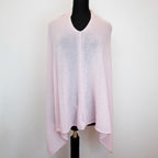 Mantellina in 100% cashmere rosa, Made in Italy, praticità e comfort con tre diverse vestibilità per ogni esigenza.