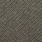 Dettagli e texture tessuto della Mantellina in 100% cashmere verde, Made in Italy, praticità e comfort con tre diverse vestibilità per ogni esigenza.