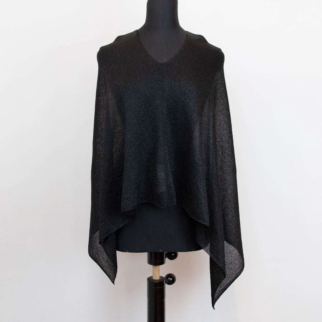Mantellina Lamè nera, Made in Italy, praticità e comfort con tre diverse vestibilità per ogni esigenza.