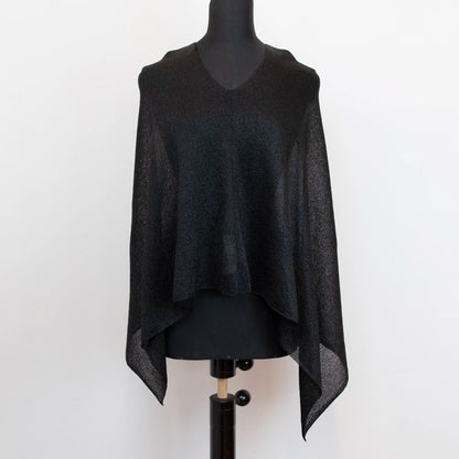 Mantellina Lamè nera, Made in Italy, praticità e comfort con tre diverse vestibilità per ogni esigenza.