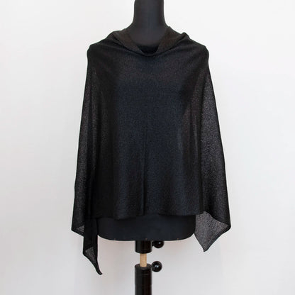 Mantellina Lamè nera, Made in Italy, praticità e comfort con tre diverse vestibilità per ogni esigenza.