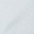 Dettagli e texture tessuto della mantellina in 100% Lino bianca, Made in Italy, praticità e comfort con tre diverse vestibilità per ogni esigenza.