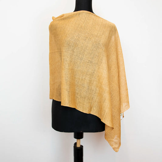 Mantellina in 100% Lino senape, Made in Italy, praticità e comfort con tre diverse vestibilità per ogni esigenza.