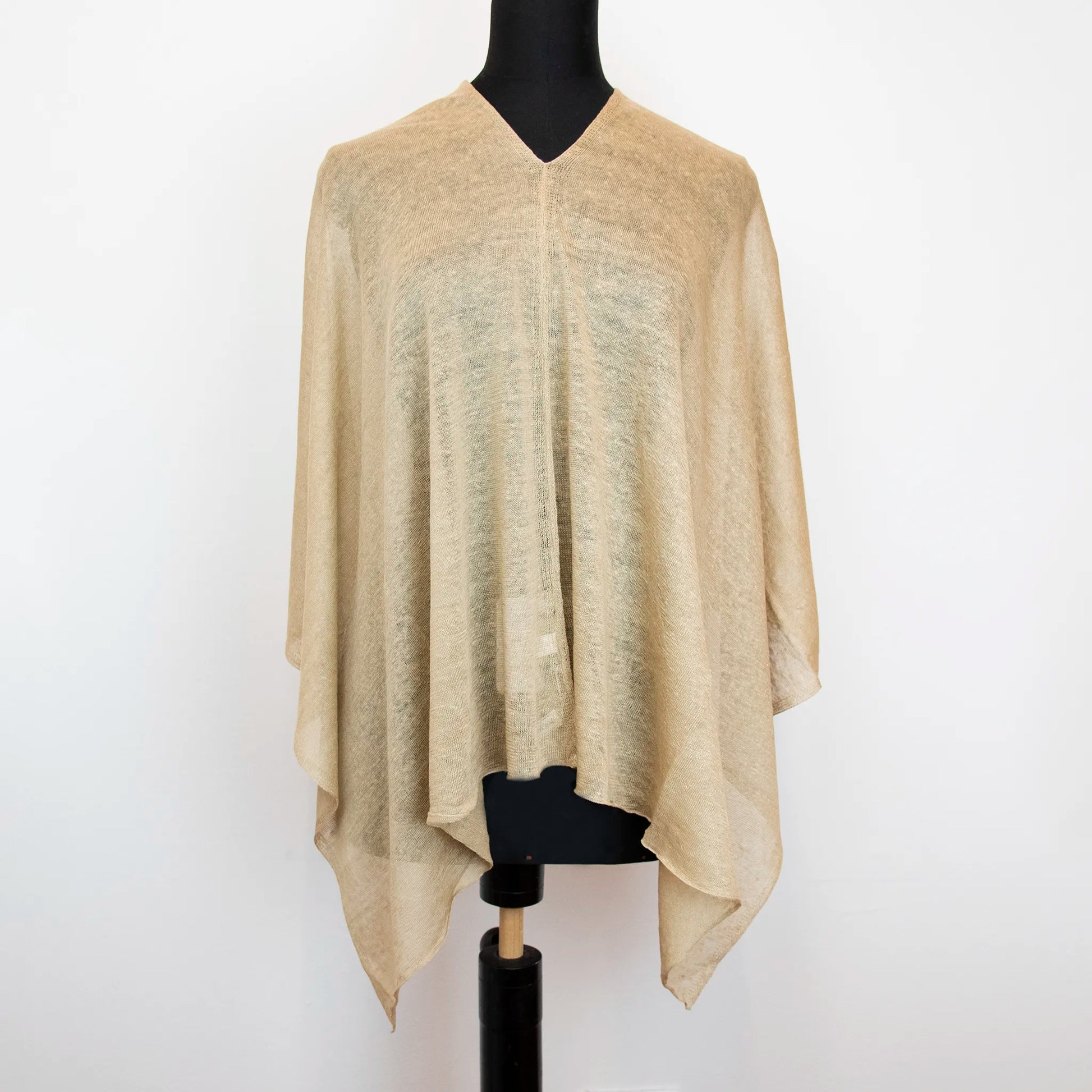 Mantellina in 100% Lino beige, Made in Italy, praticità e comfort con tre diverse vestibilità per ogni esigenza.