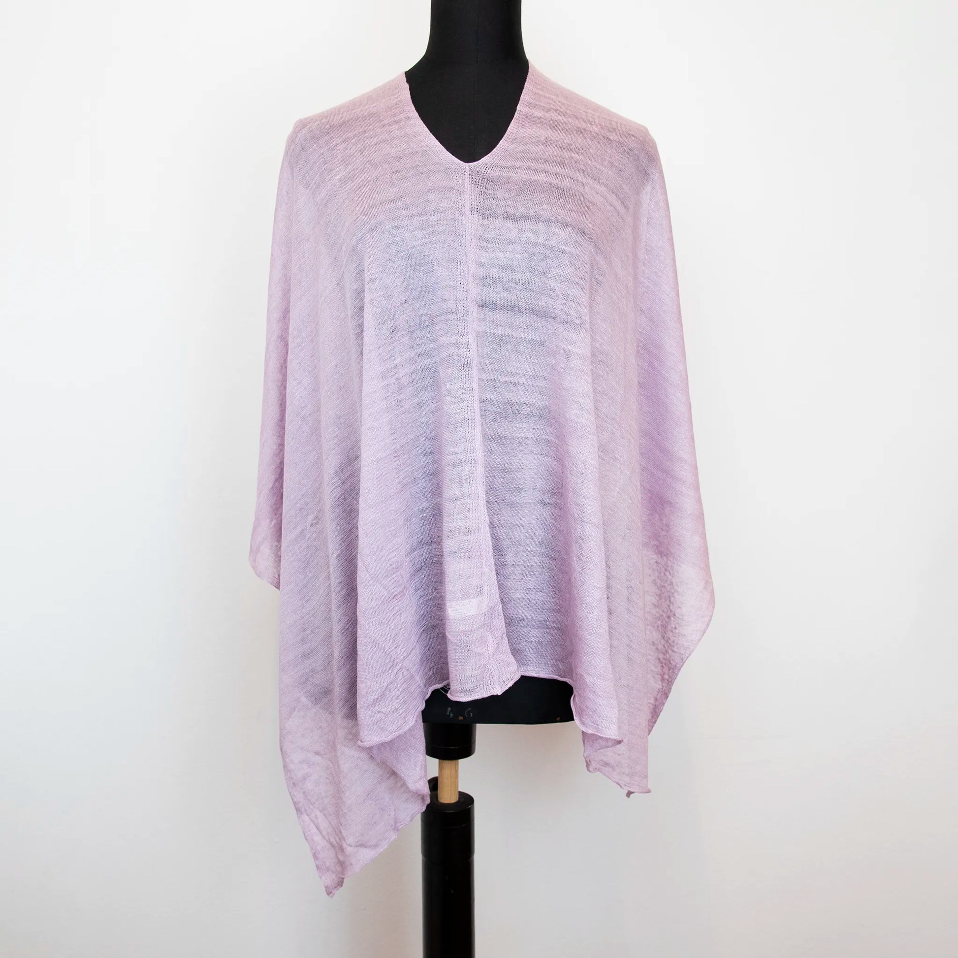 Mantellina in 100% Lino viola, Made in Italy, praticità e comfort con tre diverse vestibilità per ogni esigenza.