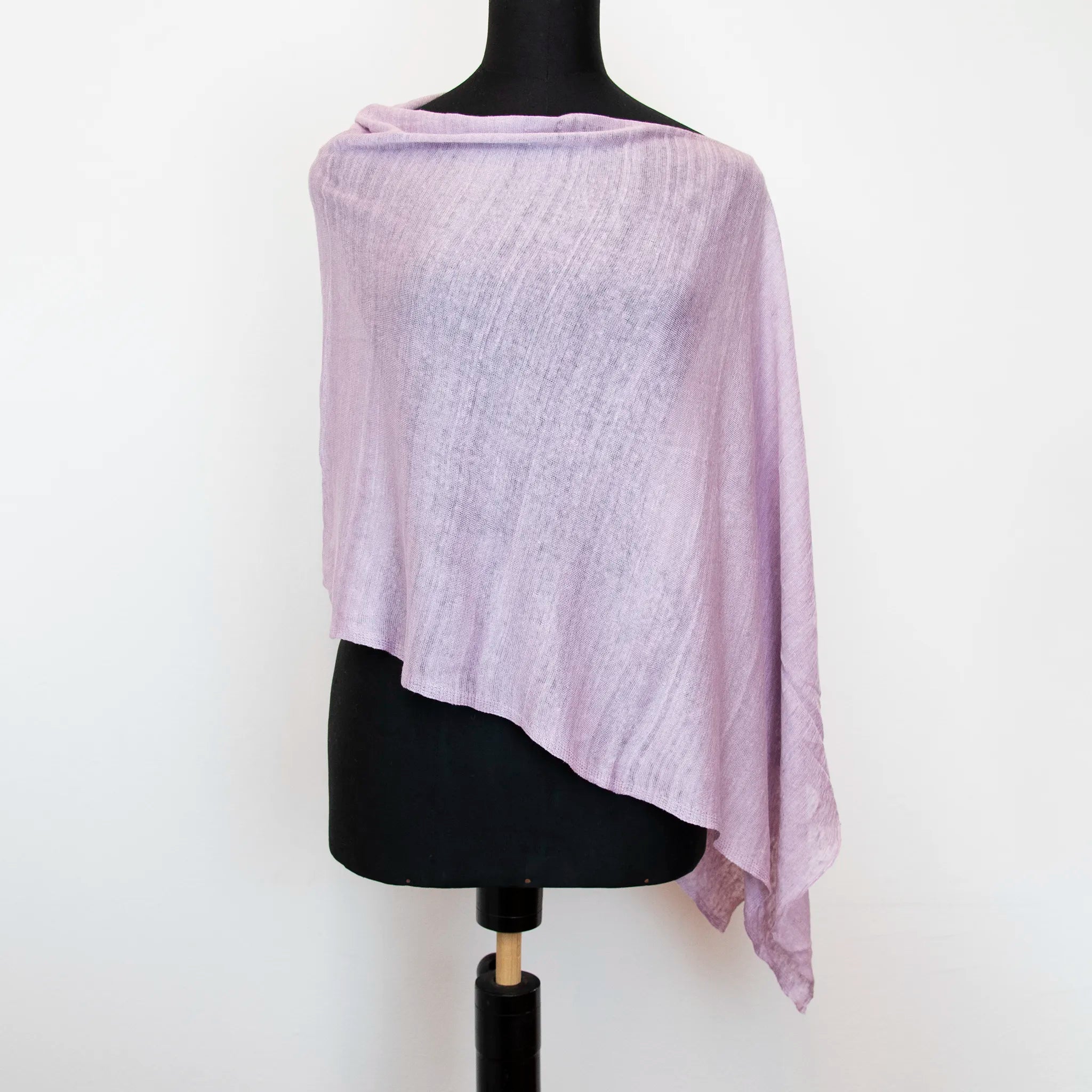 Mantellina in 100% Lino viola, Made in Italy, praticità e comfort con tre diverse vestibilità per ogni esigenza.