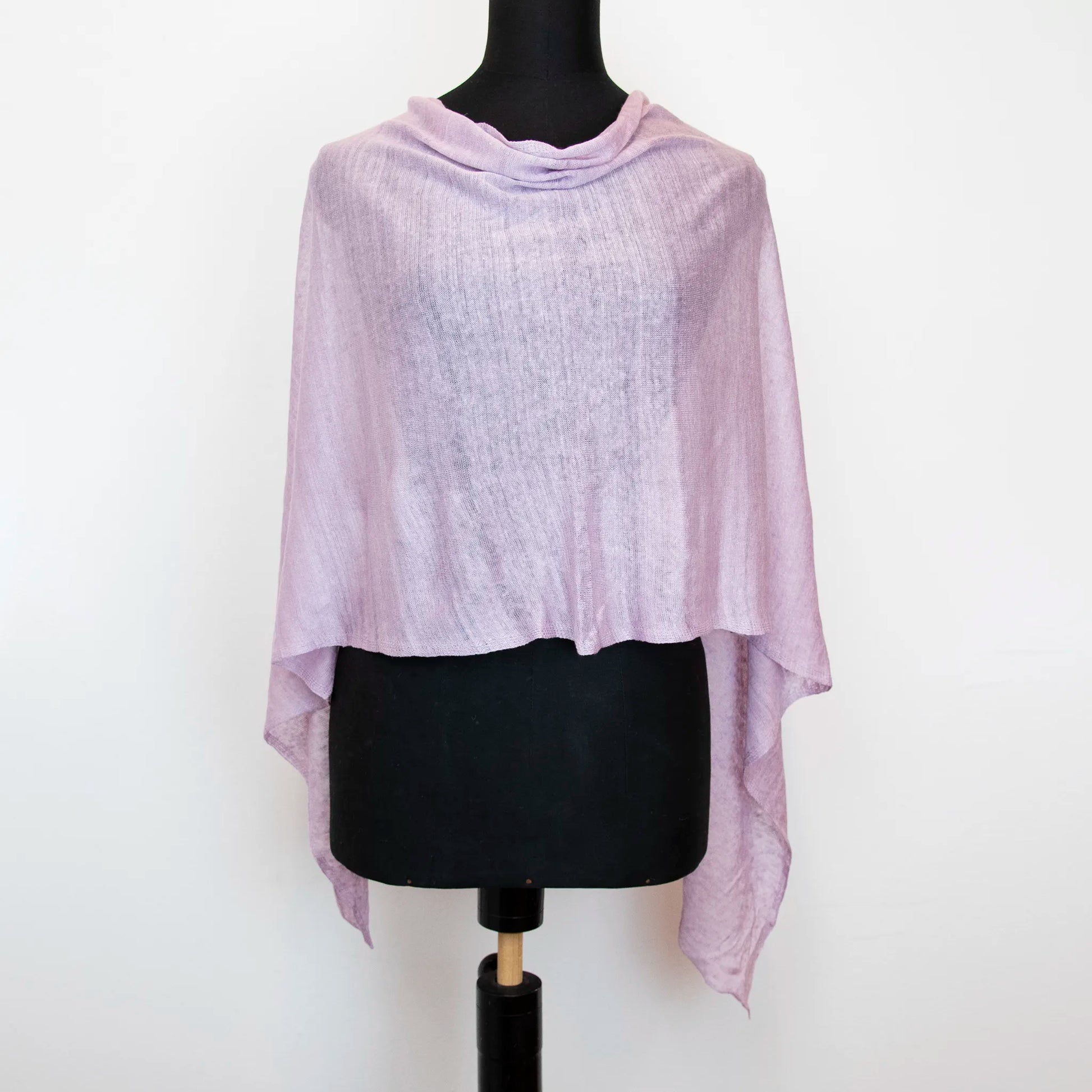Mantellina in 100% Lino viola, Made in Italy, praticità e comfort con tre diverse vestibilità per ogni esigenza.