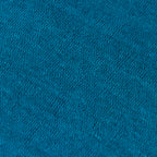 Dettagli e texture tessuto della mantellina in 100% Lino turchese, Made in Italy, praticità e comfort con tre diverse vestibilità per ogni esigenza.