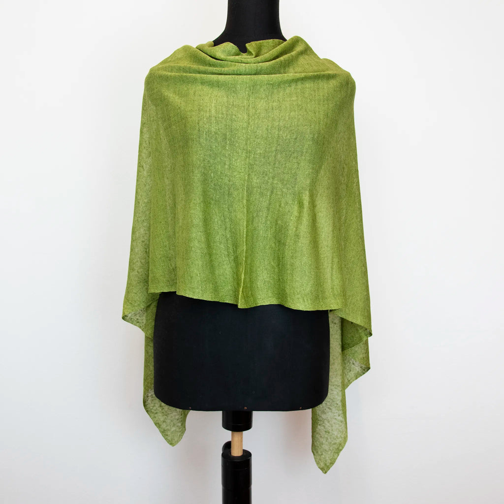 Mantellina in 100% Lino verde, Made in Italy, praticità e comfort con tre diverse vestibilità per ogni esigenza.