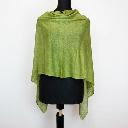 Mantellina in 100% Lino verde, Made in Italy, praticità e comfort con tre diverse vestibilità per ogni esigenza.