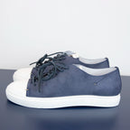 Sneakers basse blu in pelle e cuoio Made in Italy artigianali con dettagli cuciti a mano.