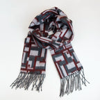 Sciarpa in cashmere e seta pettinata, Made in Italy, morbida e avvolgente, ispirata all'agglomerato urbano di New York visto dall'alto. Lavorazione artigianale con tessuto setoso e vellutato, leggero e delicato sulla pelle, con una lunga durata grazie all'uso di telai antichi. Creatività e design unici per un prodotto esclusivo.