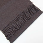 Sciarpa in cashmere e seta tortora, Made in Italy, con struttura in panno rasato che le conferisce leggerezza e morbidezza avvolgente al tatto. Comoda e versatile, perfetta per essere indossata in ogni occasione.